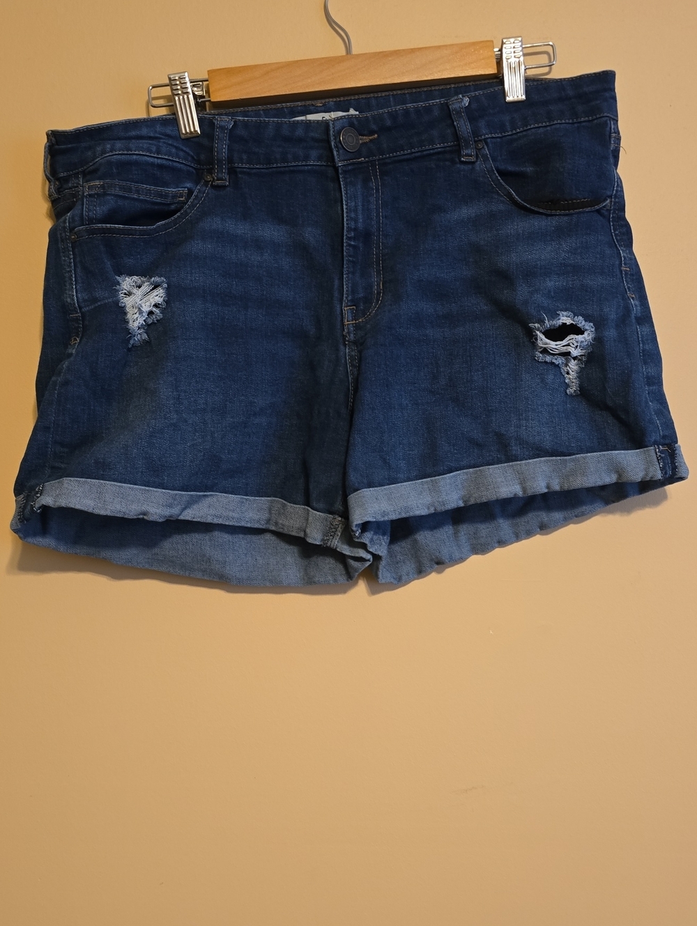 refuge Shorts Women's Size 14 Blue Denim Jeans Cuffed Ripped Rips